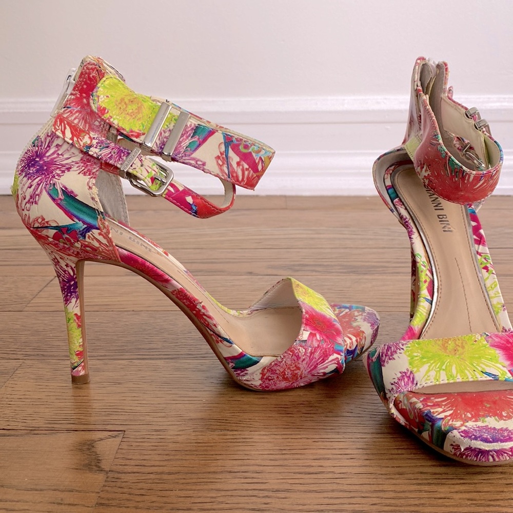 Spring and summer floral shoe
